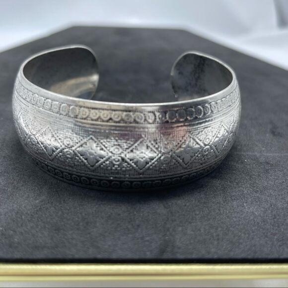 Coastal Cowgirl silver cuff bracelet with engraved patterns Boho & western vibes - Picture 10 of 10